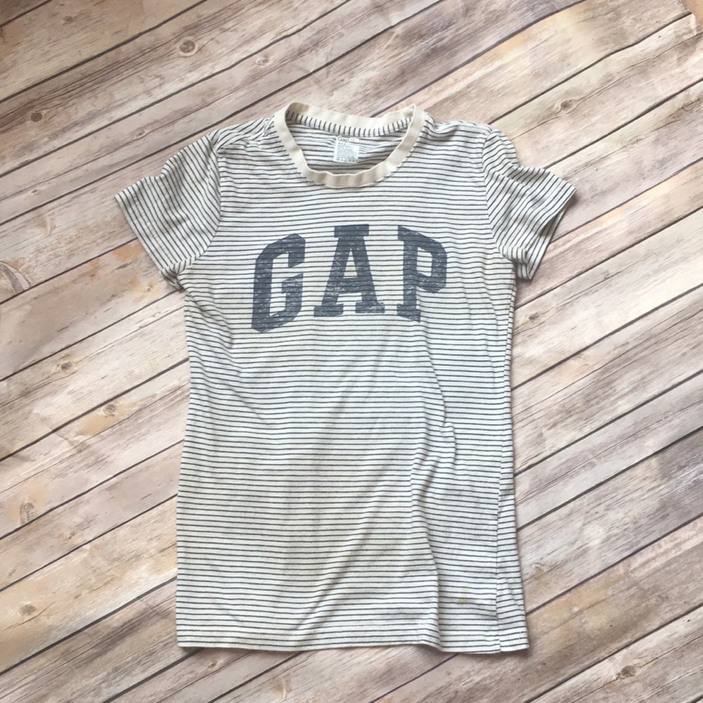Gap short sleeve graphic tee